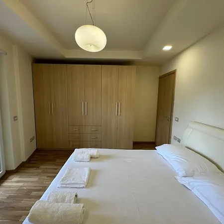 Apartment Diem Near Pazari I Ri Tirana
