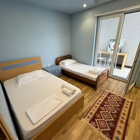 Apartment Diem Near Pazari I Ri *
