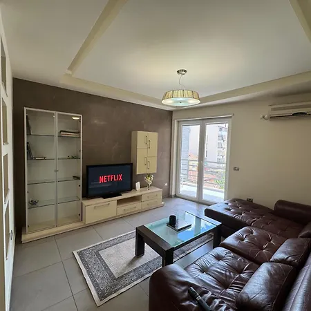 Apartment Diem Near Pazari I Ri *