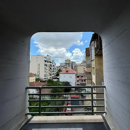 Diem Near Pazari I Ri * 地拉那